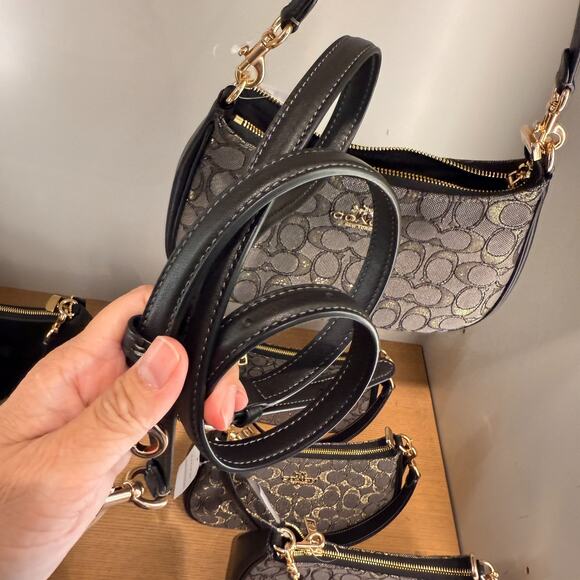 Coach Teri Shoulder Bag In Signature Jacquard CCZ02 - Picture 2 of 8